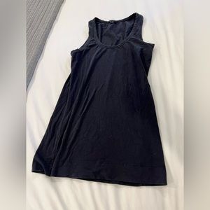 Theory black stretch tank in size M